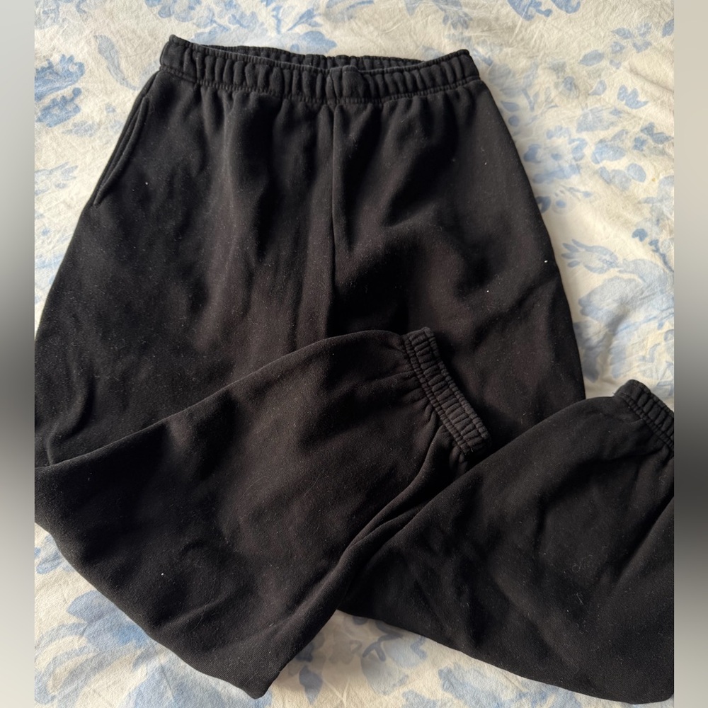 Aritzia TNA black sweats